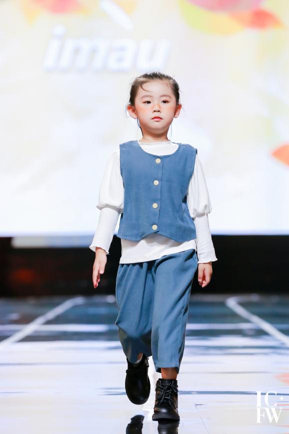 2021西南国际少儿时装周 奕玛新品系列燃情发布引领销售热潮